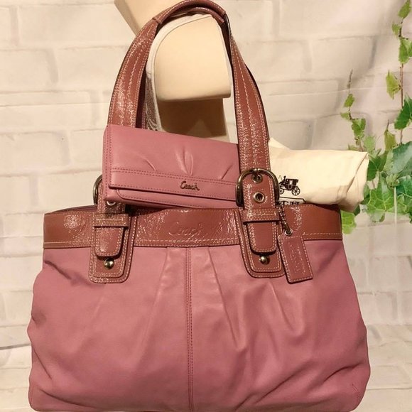Coach Handbags - 🌺LIKE NEW - COACH 2PCS 🌺 SET XL SOHO PLEATED LEATHER EW SHOULDER BAG & WALLET